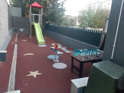 Loc de joaca langa bloc apartament inchiriere Sector 1 București